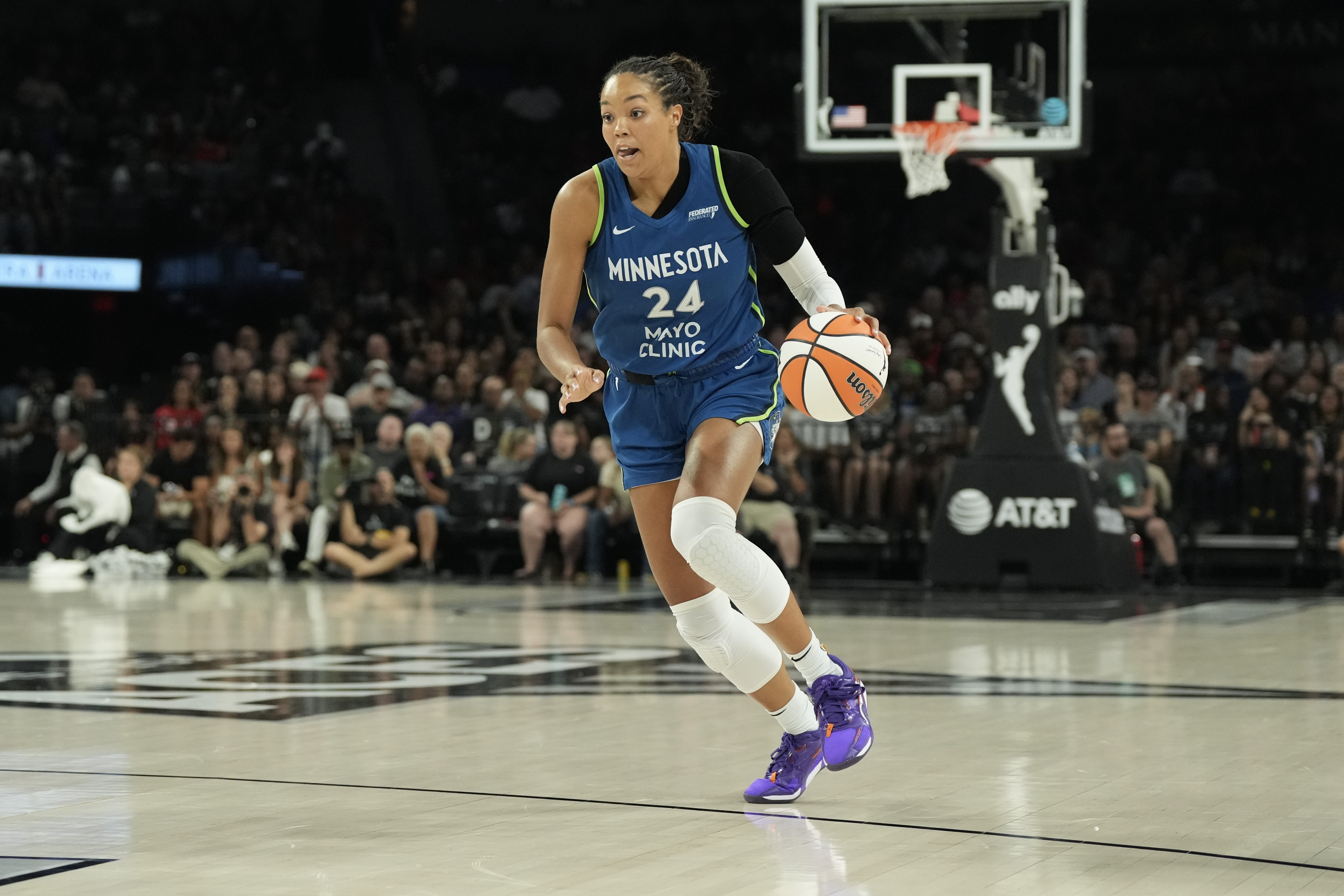 山猫主帅:WNBA历史首位180俱乐部获得了MVP 科利尔也配得上
