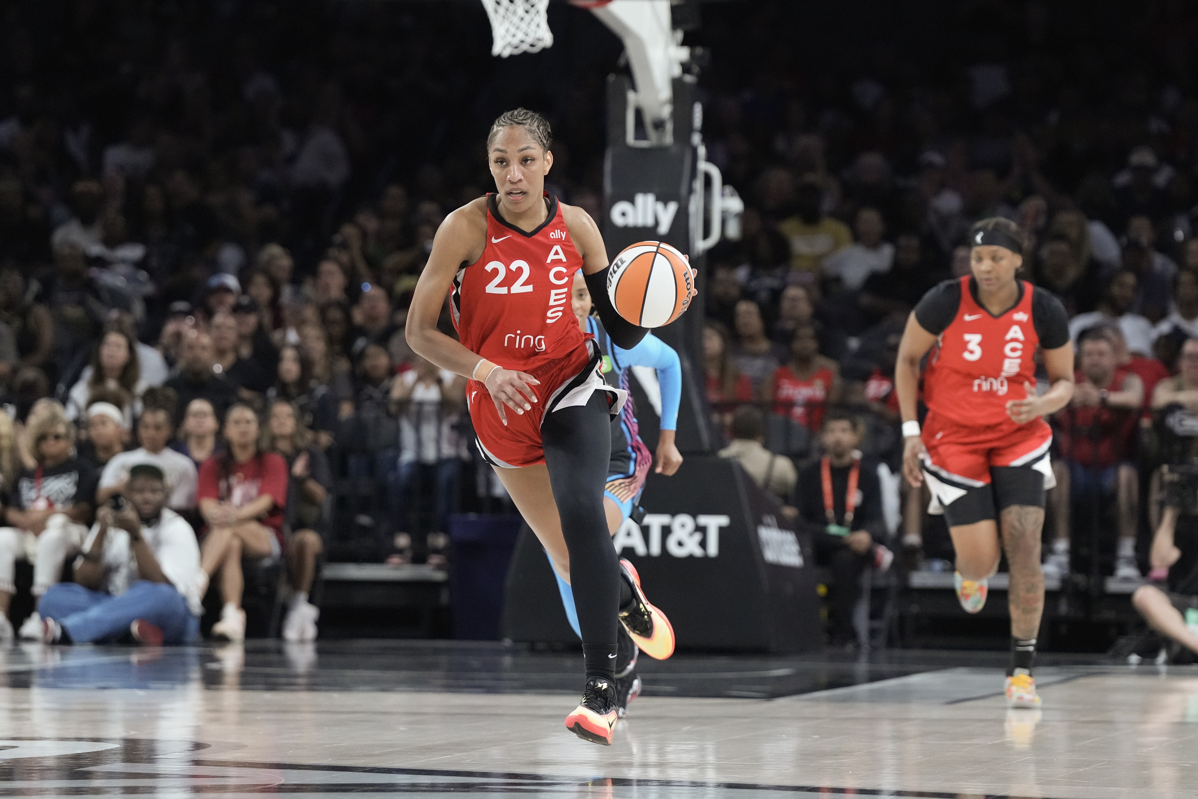 WNBA公布MVP五大候选:阿贾、科利尔、格雷、米切尔、托马斯