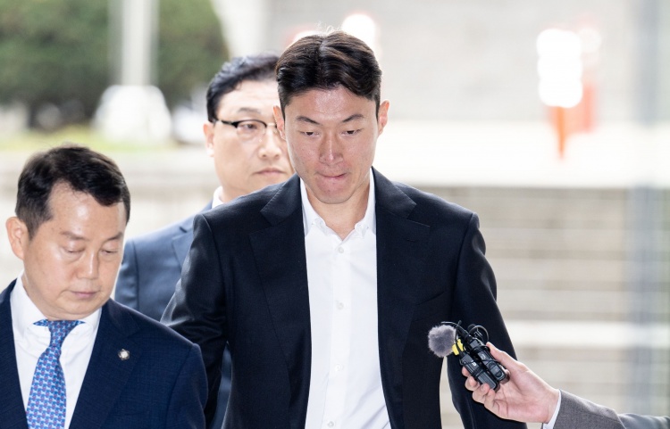 非法拍性爱视频!韩足协官方:黄义助被永久除名,在国内遭禁足